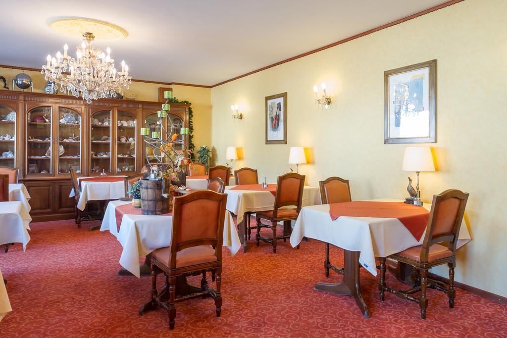 Hostellerie Val Fleuri Mersch Bagian luar foto