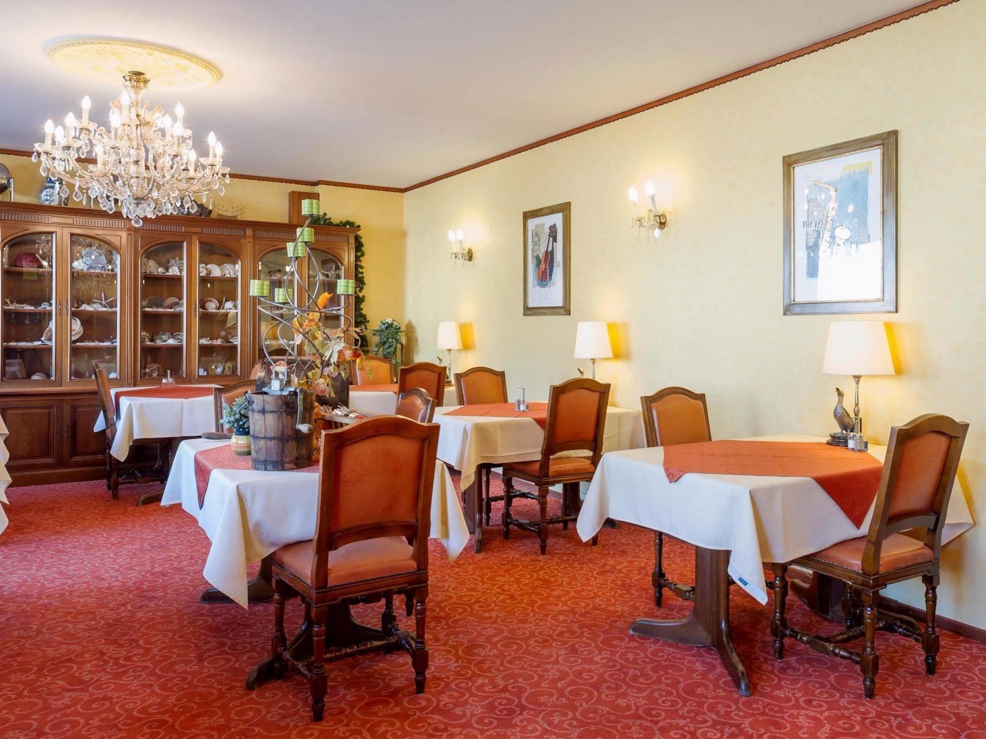 Hostellerie Val Fleuri Mersch Bagian luar foto