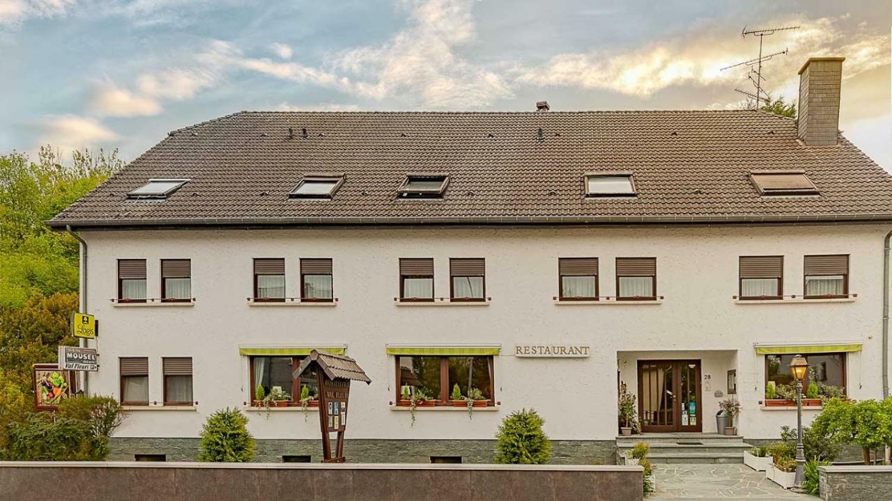 Hostellerie Val Fleuri Mersch Bagian luar foto